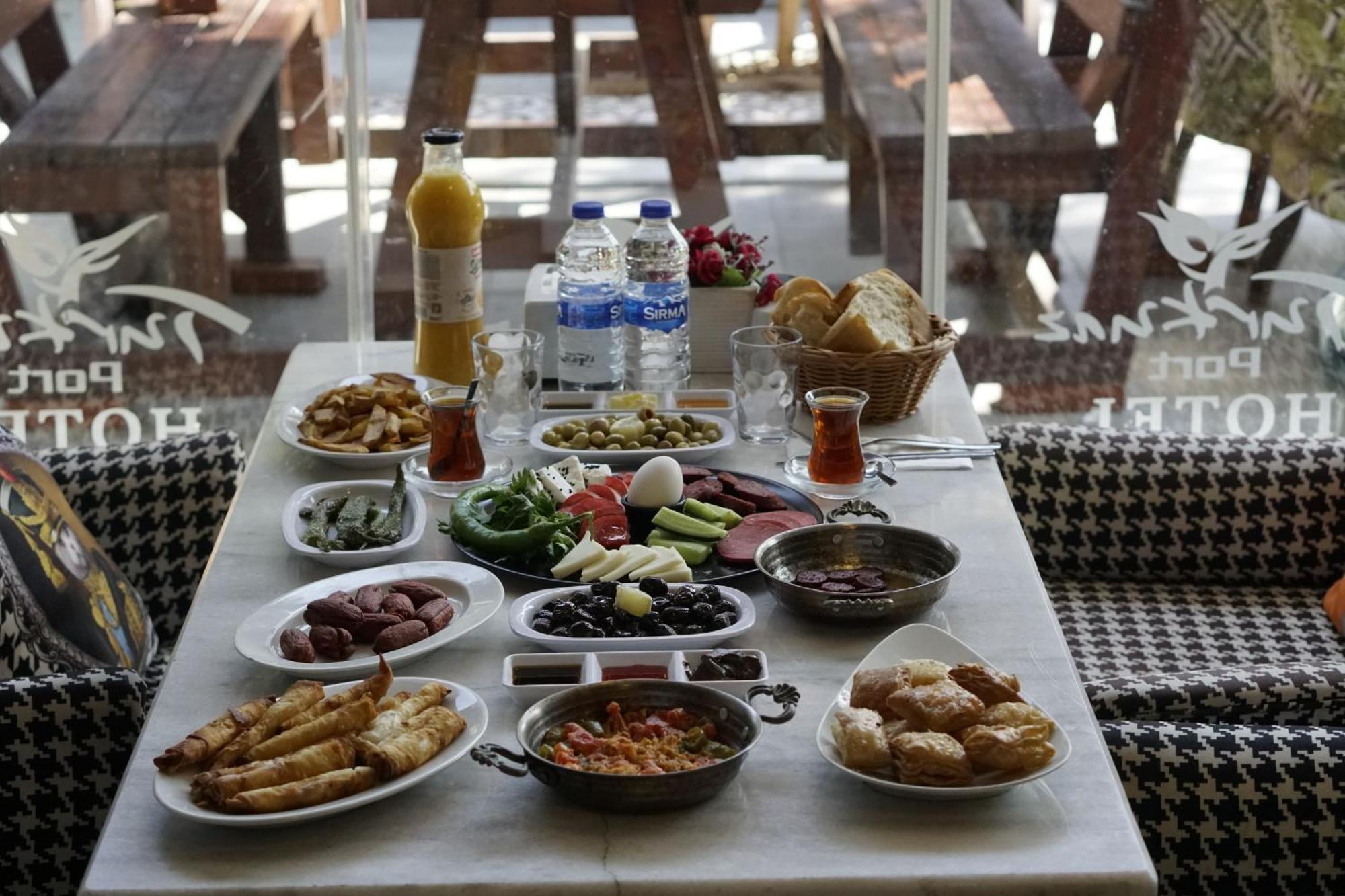 Turkuaz Hotel Истанбул Екстериор снимка