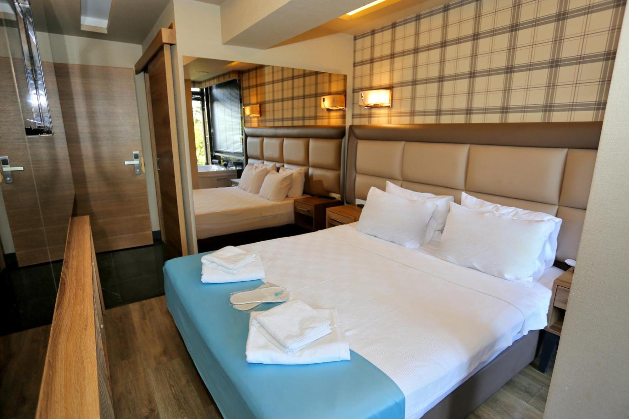 Turkuaz Hotel Истанбул Екстериор снимка