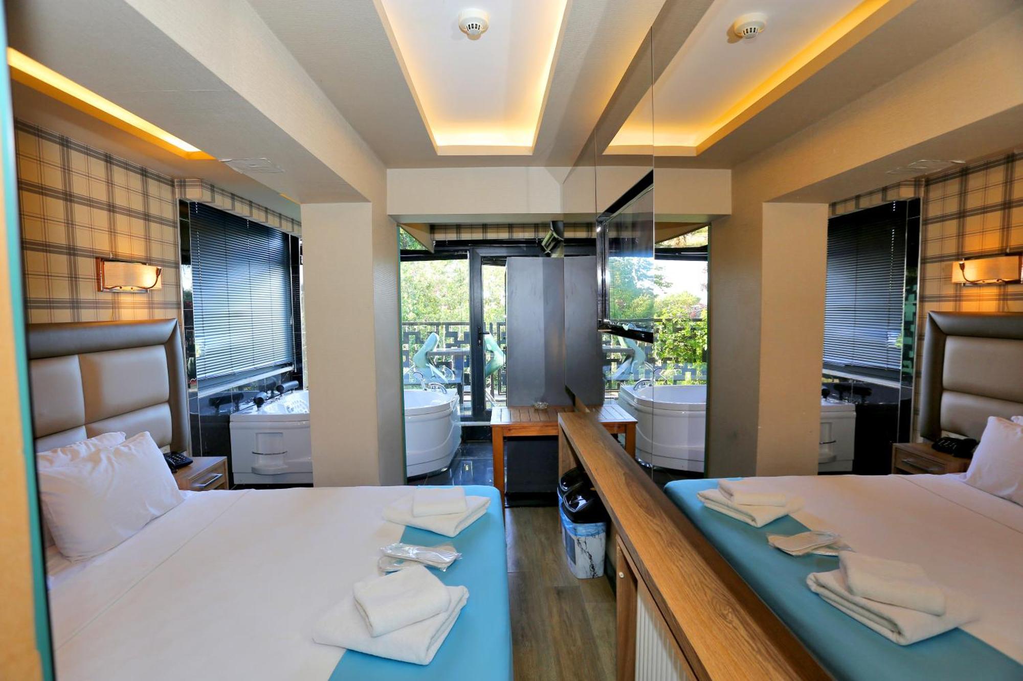 Turkuaz Hotel Истанбул Екстериор снимка
